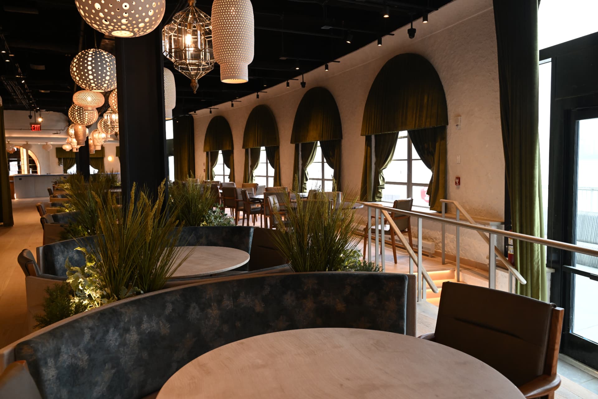 Plaster arcade along the banquette seating.